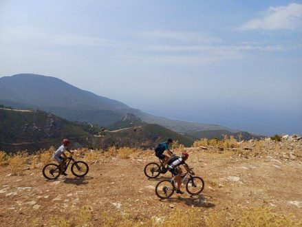 e-bike-tours_ai-smatis-climb_01