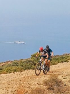 e-bike-tours_ai-smatis-climb_03