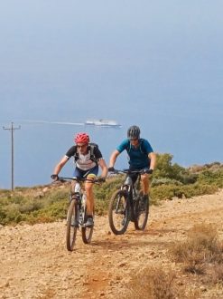 e-bike-tours_ai-smatis-climb_04