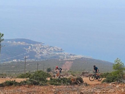 e-bike-tours_ai-smatis-climb_09