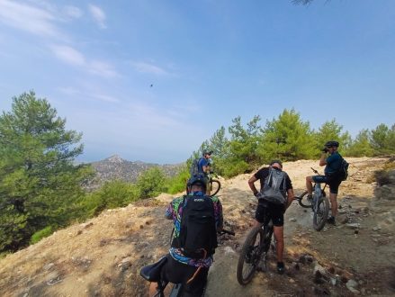 e-bike-tours_ai-smatis-climb_16