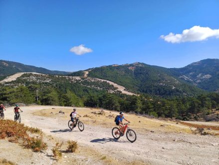 e-bike-tours_maries-lake-kastro-waterfalls_1